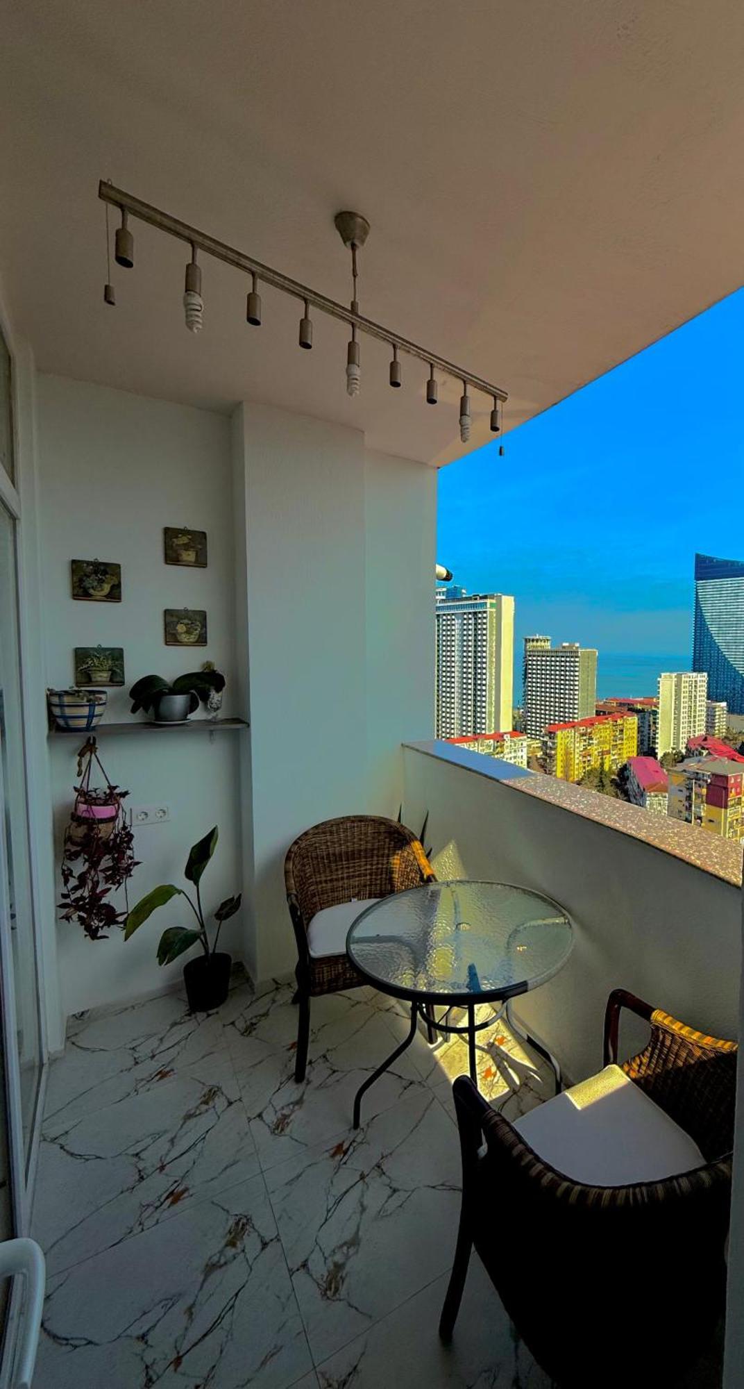 Tamuna'S Cozy Apartment Batumi Bagian luar foto