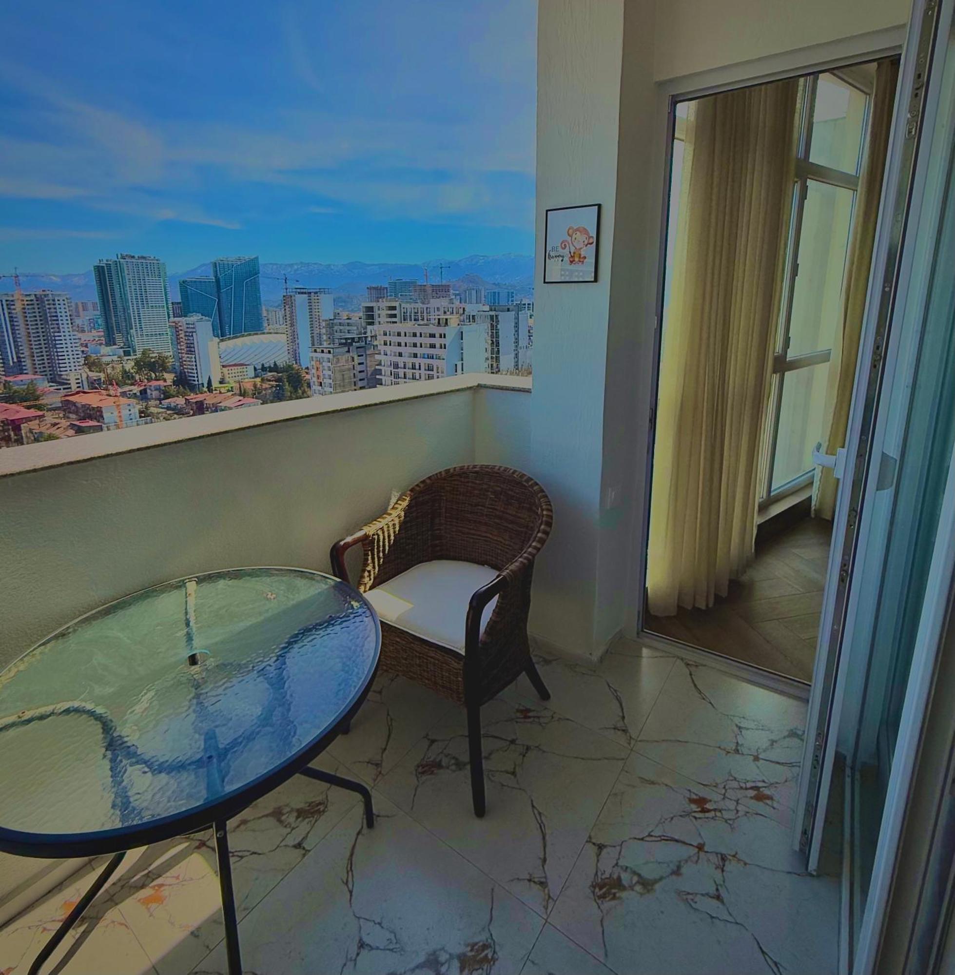 Tamuna'S Cozy Apartment Batumi Bagian luar foto